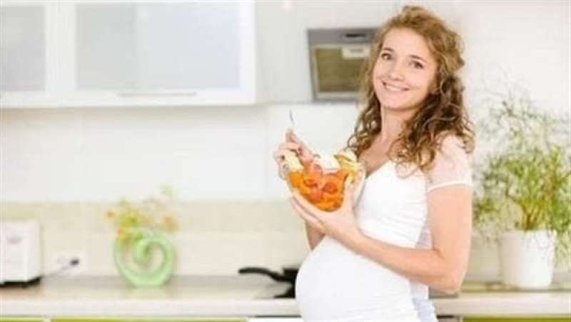خلي بالك.. 9 أطعمة غير مناسبة أثناء فترة الحمل
