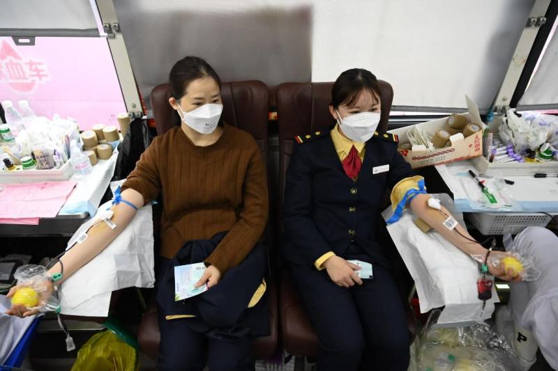 عزل من المنصب...إلزام سياسي يجبر الطلاب علي التبرع بالدم في الصين