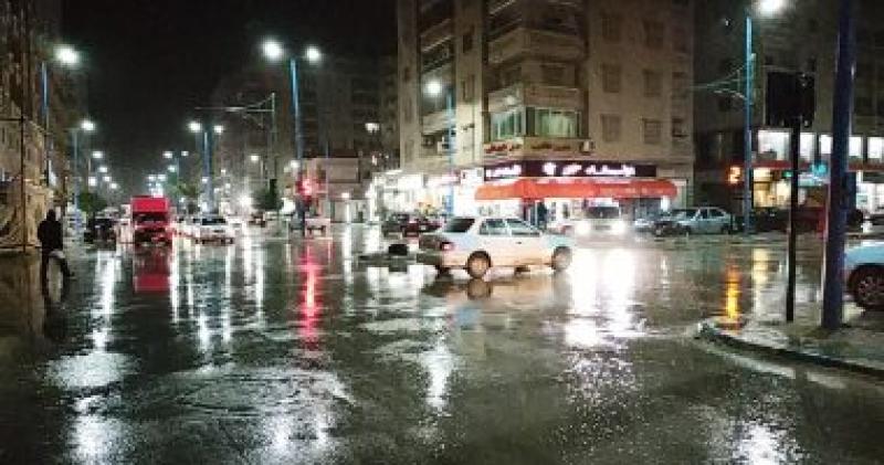 احترس.. سقوط أمطار غزيرة على شمال كفر الشيخ تؤثر على حركة السير