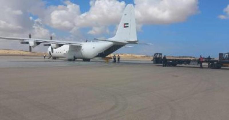 مطار العريش يستقبل طائرات تحمل 38 طنا من المساعدات و88 طبيبا لغزة