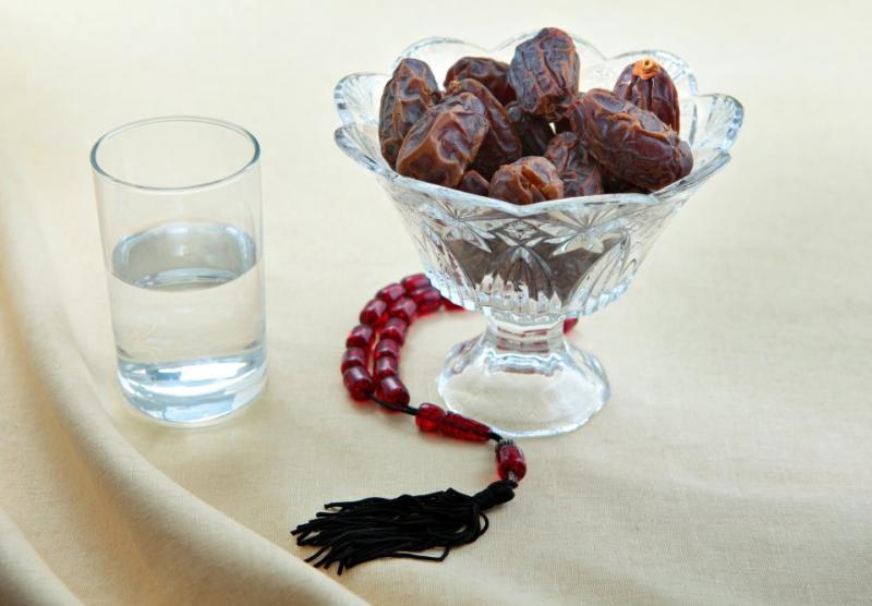 فوائد الافطار على التمر والماء في شهر رمضان