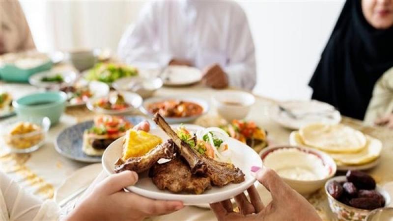 نصائح هامة لتجنب مشاكل الجهاز الهضمي وزيادة الوزن في رمضان