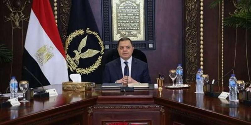 وزير الداخلية يأذن لـ21 مواطنًا بالحصول على الجنسية الأجنبية مع الاحتفاظ بالمصرية