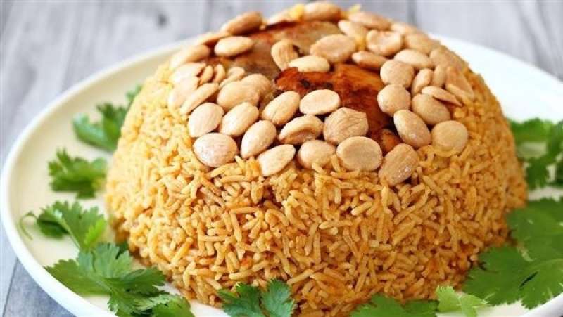 طريقة عمل الأرز بالدجاج والبهارات العربية، لذيذ وسهل التحضير