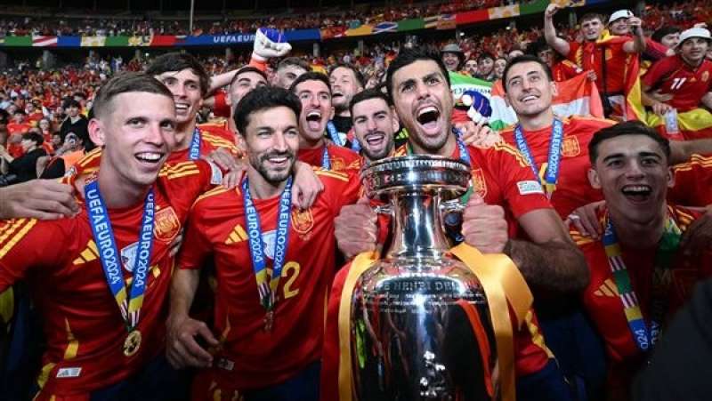 مانشستر سيتي يزاحم برشلونة على صفقة نجم منتخب إسبانيا