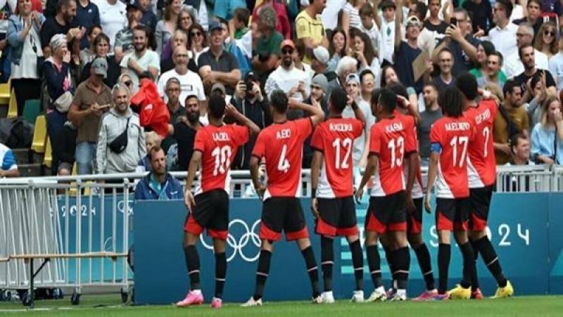 لاعبو المنتخب الأوليمبي يحتفلون بالفوز على أوزبكستان