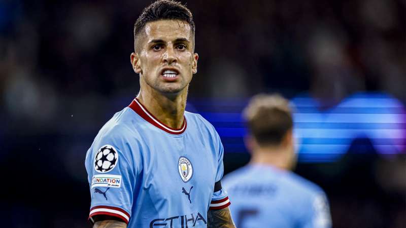 الهلال السعودي يقترب من ضم الظهير البرتغالي جواو كانسيلو بمقابل ضخم