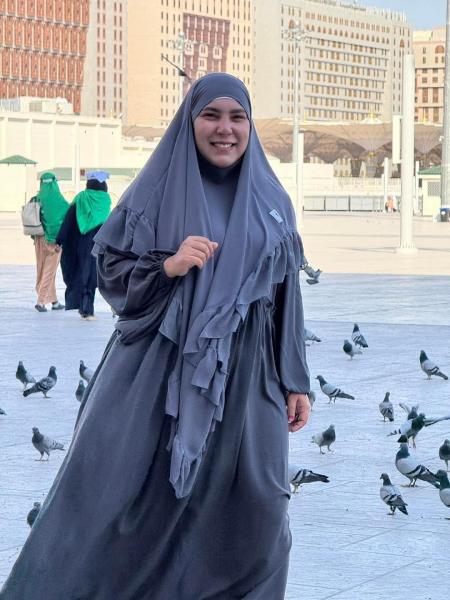سمر نديم تبهر متابعيها بإطلالة إسلامية راقية من تصميمها الخاص