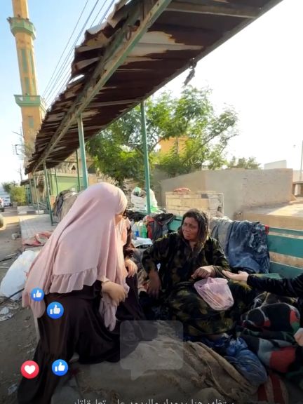 شاهد بالفيديو.. سمر نديم تنقذ سيدة مشردة في السنبلاوين وتحاول أخذها لدار زهرة مصر