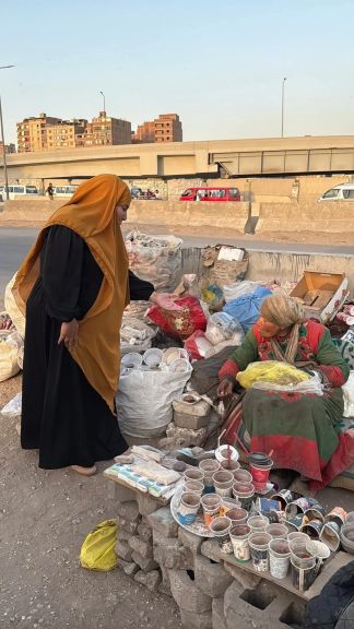وسط الطوب والخردة.. مأوى سيدة مشردة يكشف معاناة نفسية تحتاج لاحتواء لا مأوى فقط