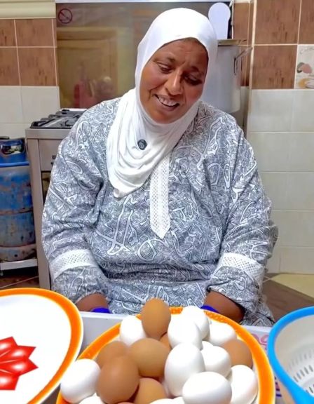 أهالي السنبلاوين يشيدون بسمر نديم لإنقاذها ”وردة” من حياة التشرد