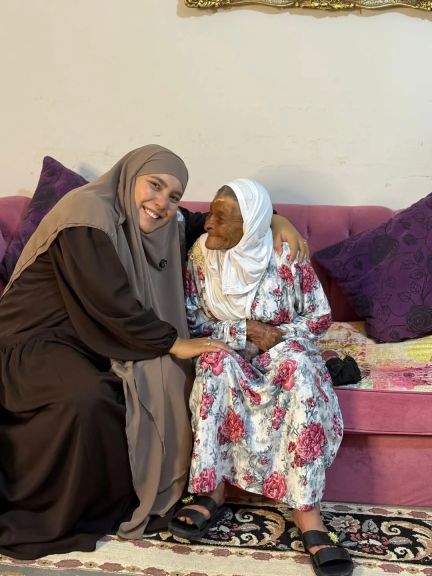 شاهد بالفيديو.. سمر نديم توثق لحظة إنقاذ إنسانية جديدة.. ”فتحية” تبدأ حياة جديدة في دار زهرة مصر
