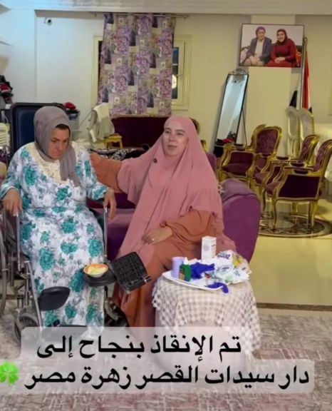 شاهد بالفيديو.. سمر نديم تنقذ سيدة مسنّة من الشارع وتؤويها في دار ”زهرة مصر”