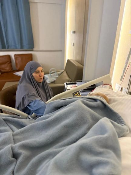 سمر نديم تطلب الدعاء لوالدها: ”نفسي بابا يخف ويرجع البيت بالسلامة”