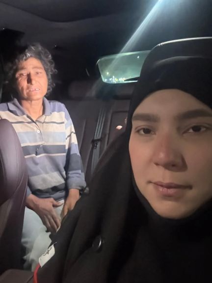 إنقاذ ”سامية” من الشارع ونقلها إلى دار زهرة مصر: حملة إنسانية تقودها سمر نديم