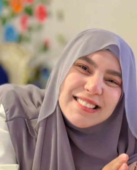 سمر نديم توجّه دعاءً مؤثرًا في يوم التروية لوالدها الراحل وتدعو المتابعين للمشاركة