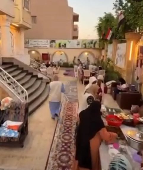 الحاجة نصرة تُبهج قلوب نزيلات دار ”زهرة مصر” في يوم عرفة بدعوات وكرم لا ينضب
