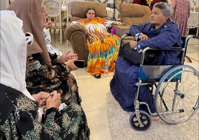 سمر نديم توثّق لحظة إنسانية مع ”فاطمة”.. وذكريات شباب وحب لـ”أميتاب باتشان”