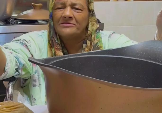 ”فاطمة كفسحة”... من الصمت إلى المشاركة في دار زهرة مصر
