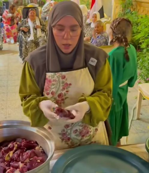 سمر نديم تحتفل بعقيقة نجلها زايد وسط سيدات دار زهرة مصر: وزّعت لحمة.. وزرعت حب