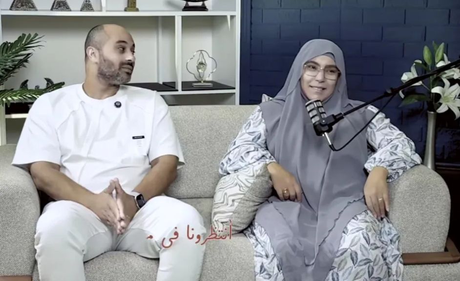 حين سقطت دموعها في قسم الخليفة… ارتجف قلب زوجها