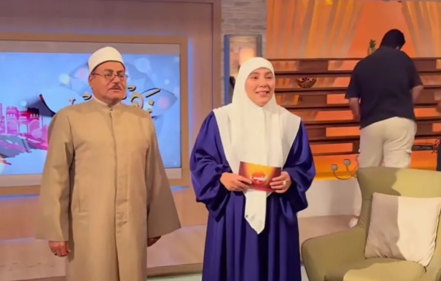 شاهد بالفيديو.. إشادة من أحد علماء الأزهر ببرنامج سمر نديم