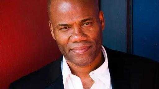 المخرج العالمي مايكل إدواردز يهنئ صناع فيلم ”نصيب” بانطلاق تصويره