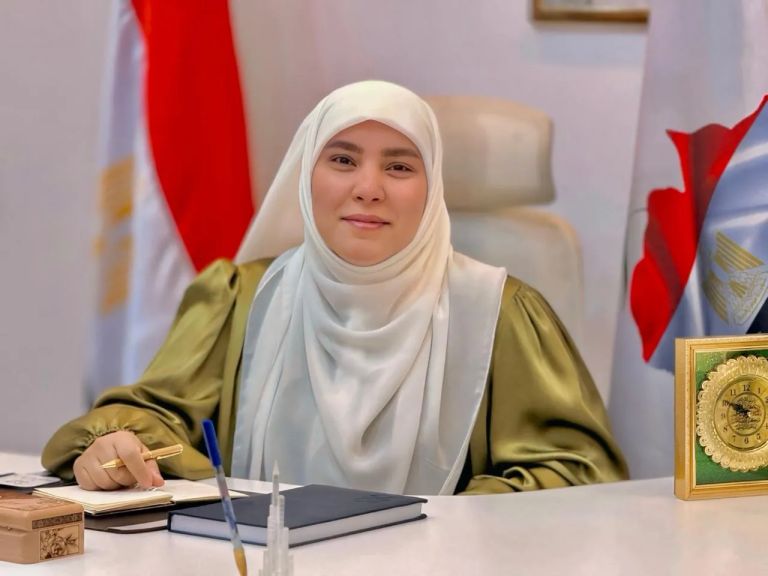 سمر نديم تخرج عن صمتها وتصرح وتقول ”كل أسرة لديها مشرد في الشارع اتق الله وابحثوا عن ذويكم وخذوهم من عذاب الشارع الي دفء  العائلة من جديد لا نريد درو ولا مشردين في مصرنا”